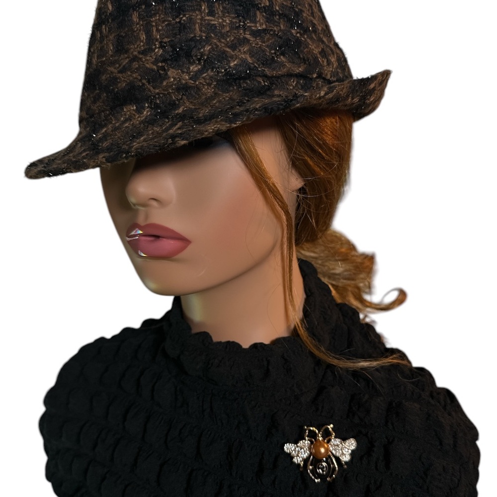 Gold and Black Bee Fashion Brooch with Crystals. - Picture 2 of 3
